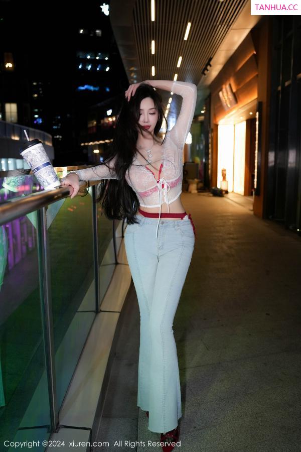周妍希 奶瓶土肥圆 [XiuRen]高清写真图 2024.07.12 No.8846 Carol周妍希X 牛仔裤美腿第2张图片